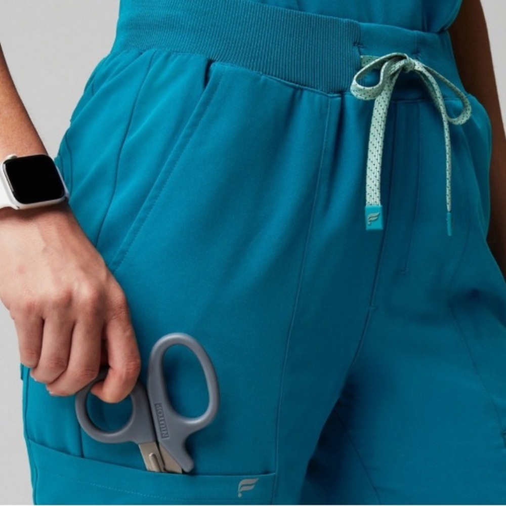NWT Fabletics On Call Scrub Jogger Caribbean Blue S Reg E76 - Picture 2 of 6